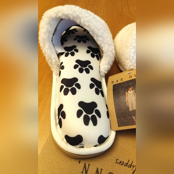 💥HOST PICK💥NWT Rae Dunn Dog mom cushioned slippers - Picture 5 of 6